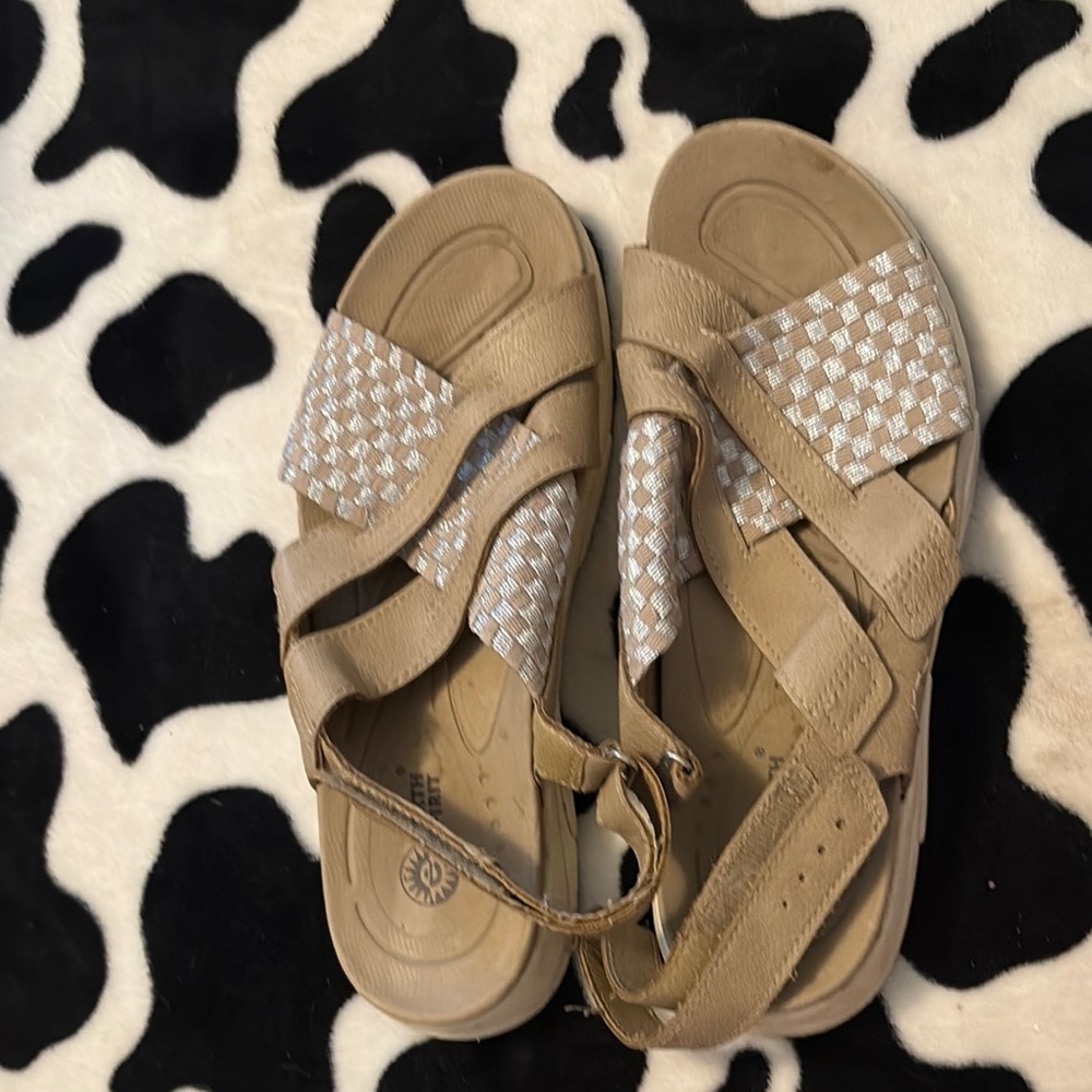 Earth Spirit Tan and White Sandals